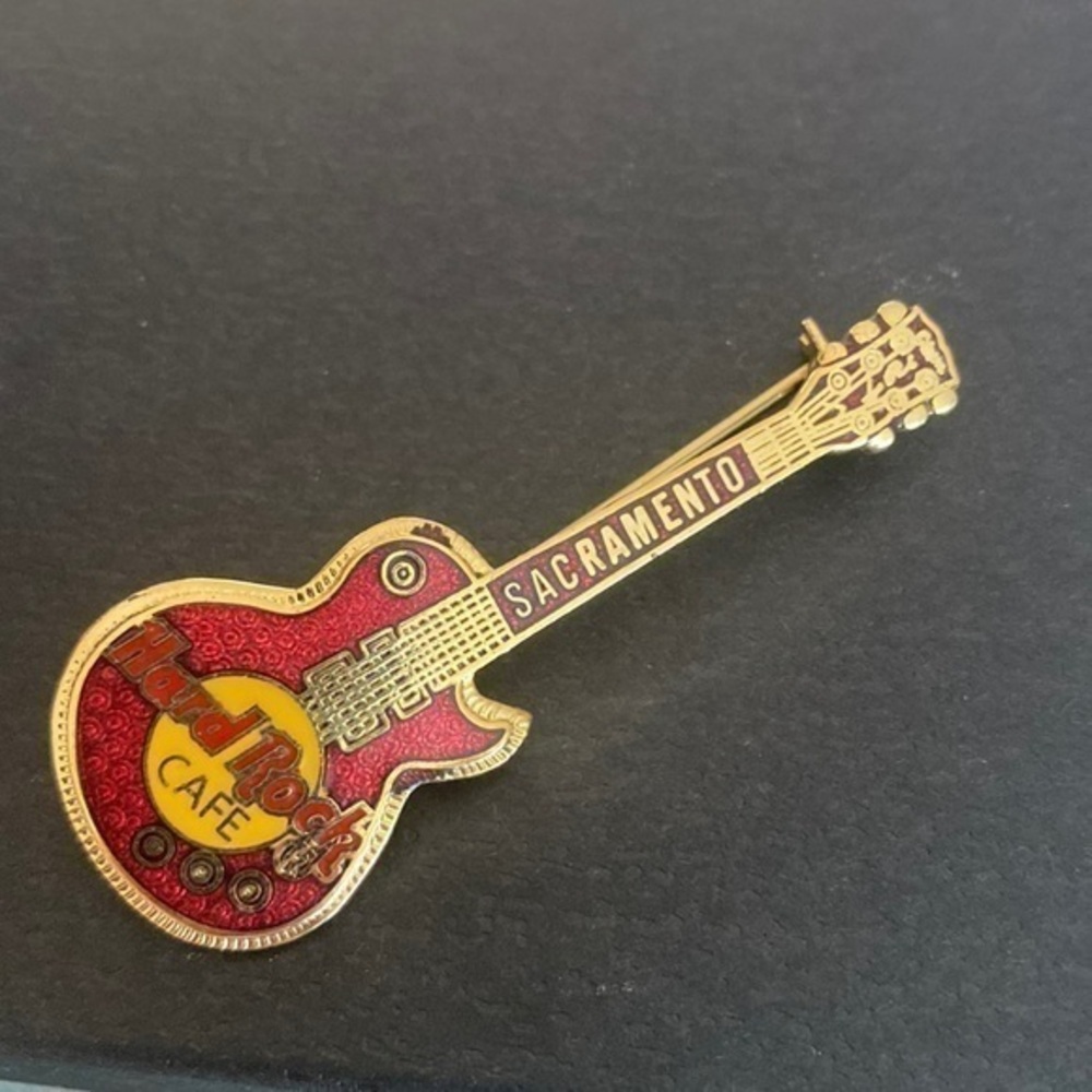 HARDROCK SACRAMENTO GUITAR 🎸 PIN